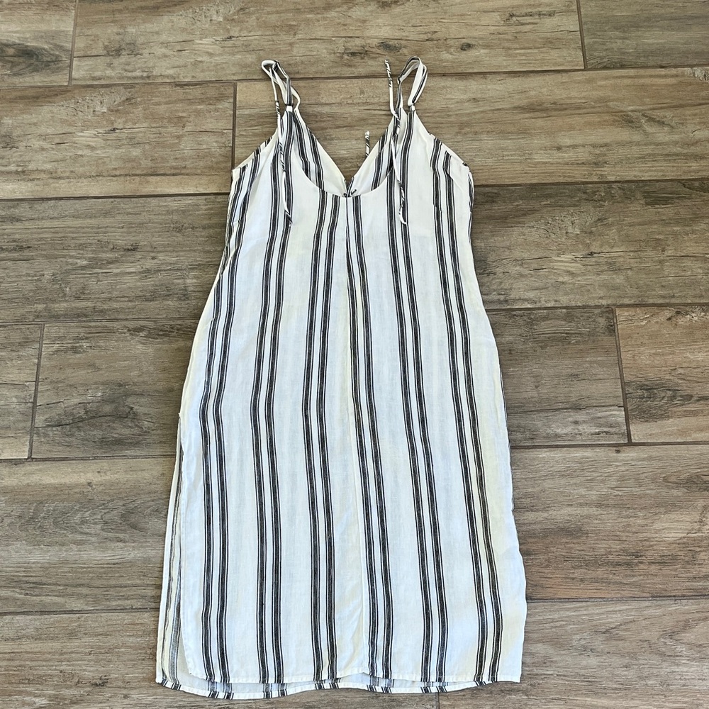 Reformation Carmen Lace Up Dress in Black and White Stiped. Size X-Small. - Picture 7 of 9
